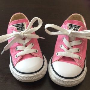 SOLD---Pink converse low tops